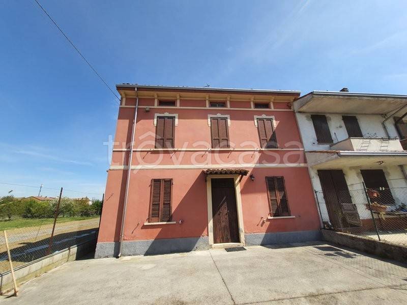 casa indipendente in vendita a Rivarolo del Re ed Uniti in zona Villanova