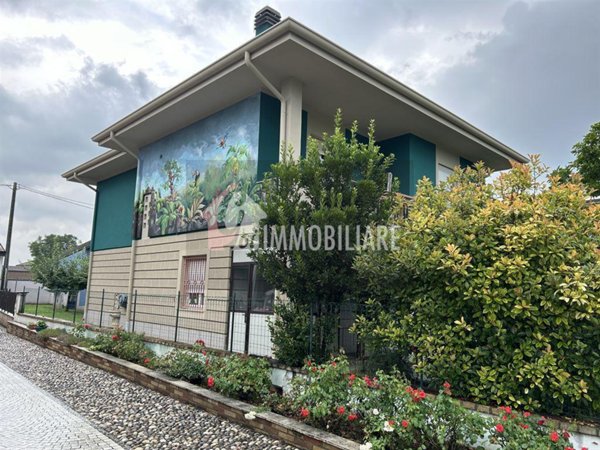 casa indipendente in vendita a Rivarolo del Re ed Uniti