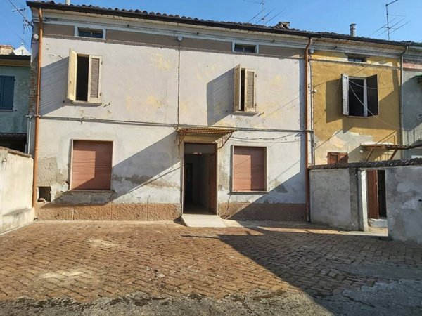 casa indipendente in vendita a Rivarolo del Re ed Uniti in zona Villanova