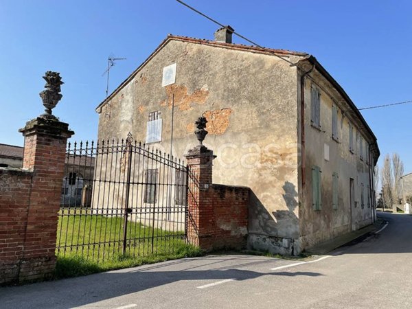 casa indipendente in vendita a Rivarolo del Re ed Uniti in zona Villanova