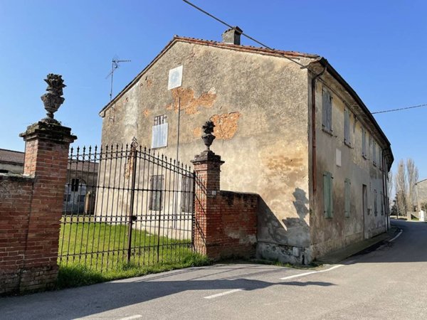 casa indipendente in vendita a Rivarolo del Re ed Uniti in zona Villanova