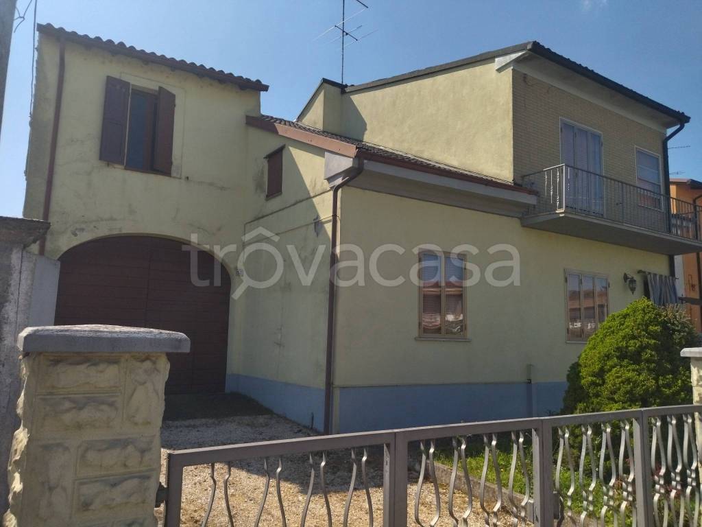 casa indipendente in vendita a Rivarolo del Re ed Uniti