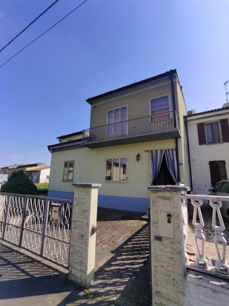 casa indipendente in vendita a Rivarolo del Re ed Uniti