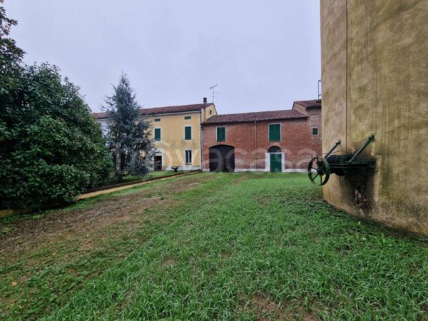 casa indipendente in vendita a Rivarolo del Re ed Uniti