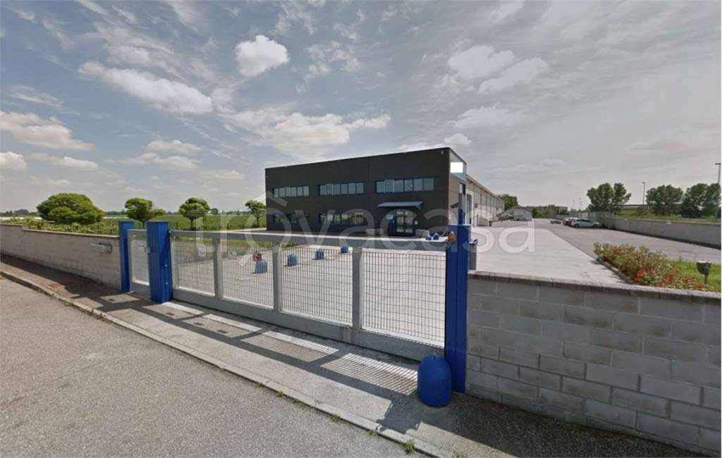 locale commerciale in vendita a Rivarolo del Re ed Uniti