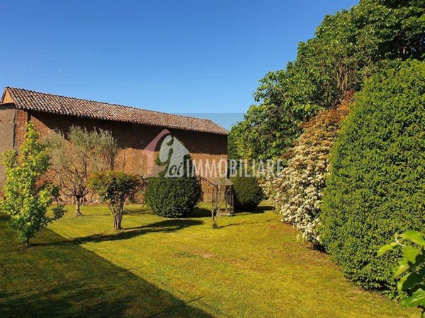 locale commerciale in vendita a Rivarolo del Re ed Uniti