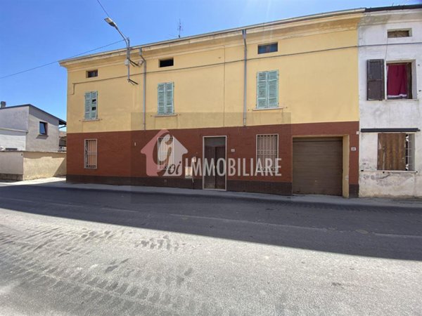 casa indipendente in vendita a Rivarolo del Re ed Uniti in zona Villanova