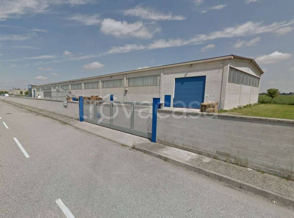 locale commerciale in vendita a Rivarolo del Re ed Uniti