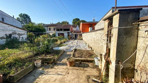 casa indipendente in vendita a Rivarolo del Re ed Uniti