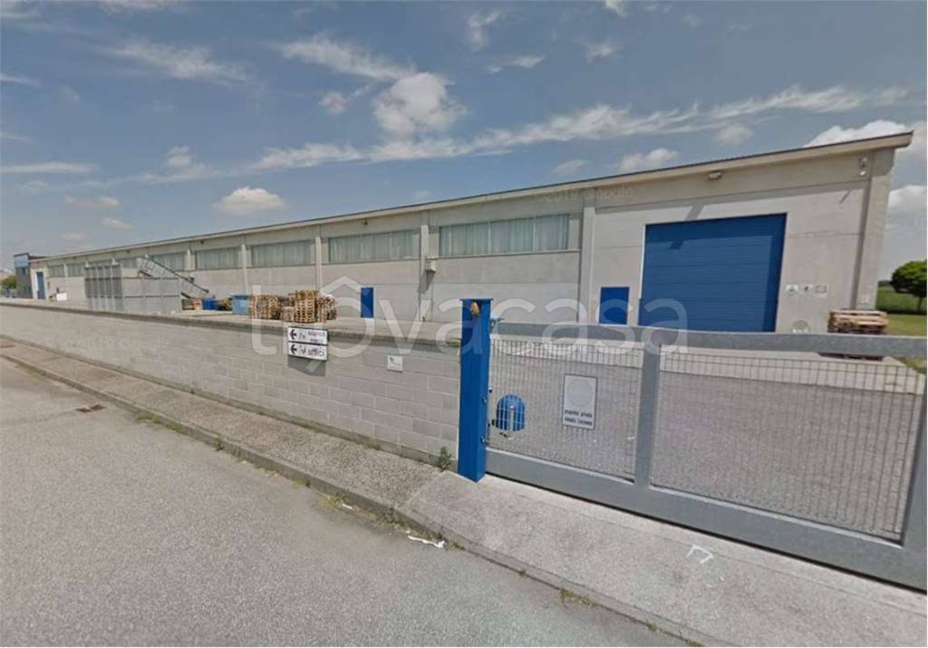 locale commerciale in vendita a Rivarolo del Re ed Uniti