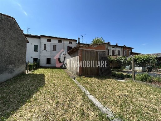 casa indipendente in vendita a Rivarolo del Re ed Uniti