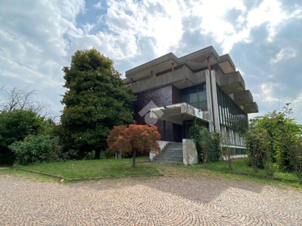 locale commerciale in vendita a Rivolta d'Adda