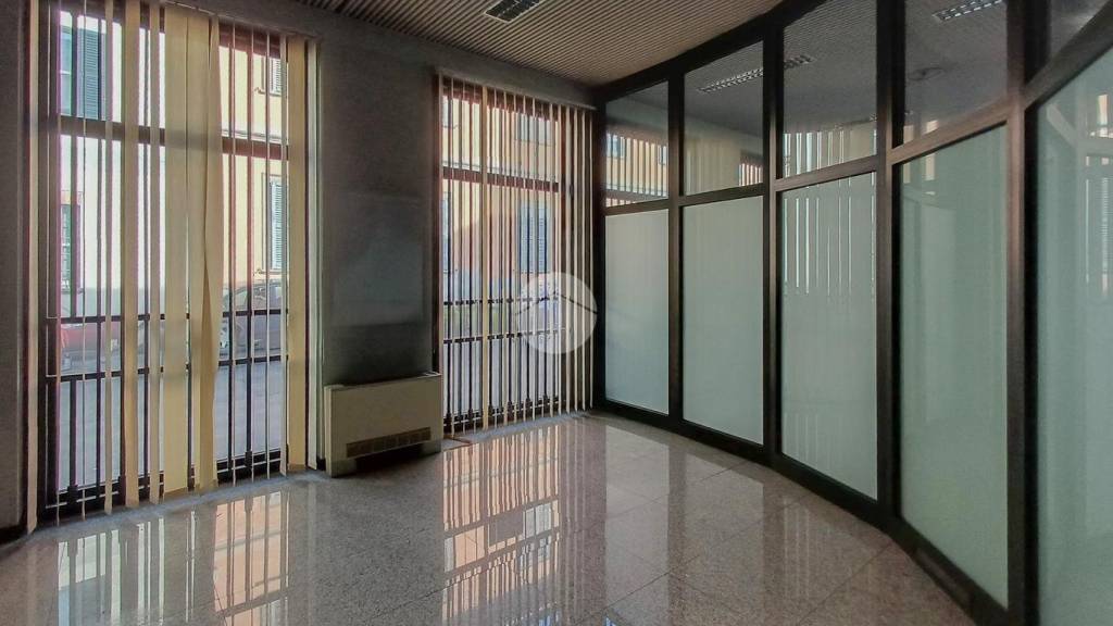 negozio in vendita a Rivolta d'Adda