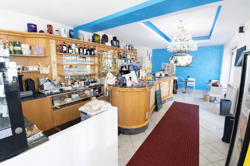 negozio in vendita a Rivolta d'Adda