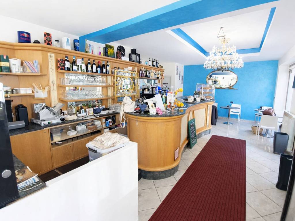 negozio in vendita a Rivolta d'Adda