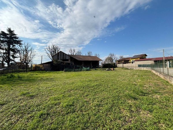 locale commerciale in vendita a Rivolta d'Adda