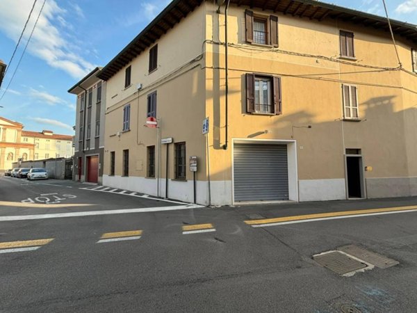 negozio in vendita a Rivolta d'Adda