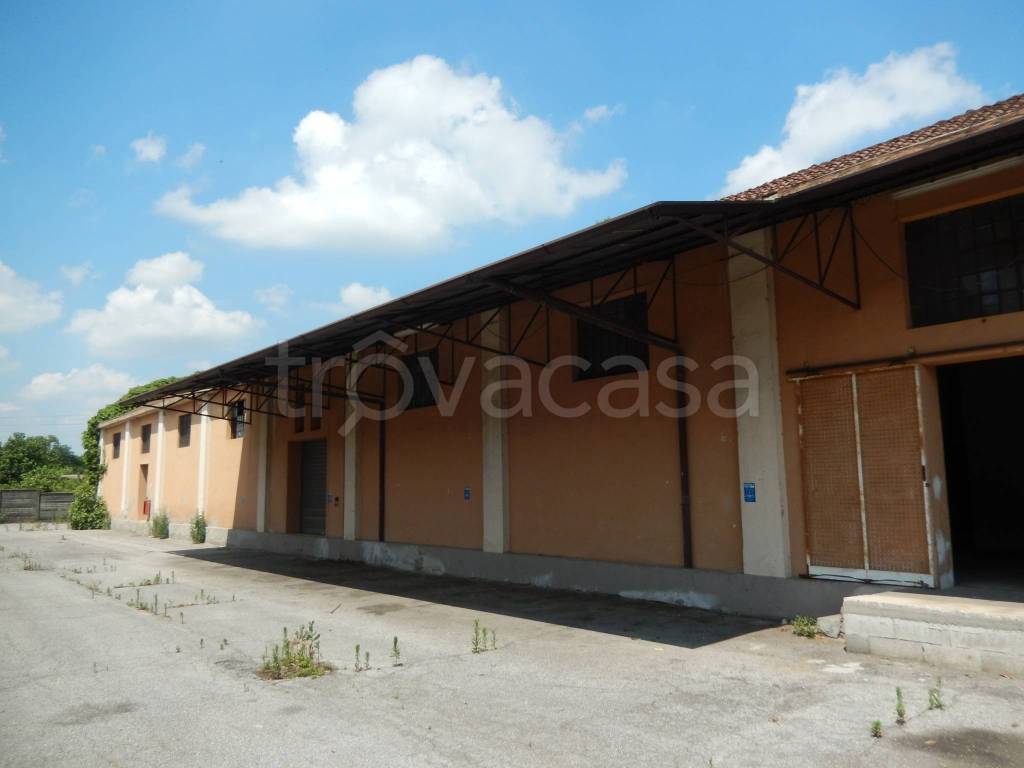 capannone in vendita a Robecco d'Oglio