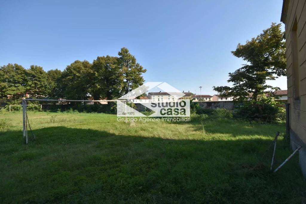 negozio in vendita a Romanengo
