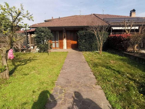 casa indipendente in vendita a Romanengo