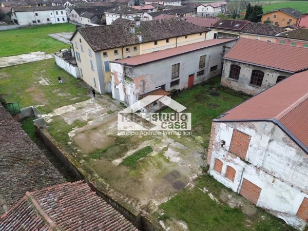 casale in vendita a Romanengo