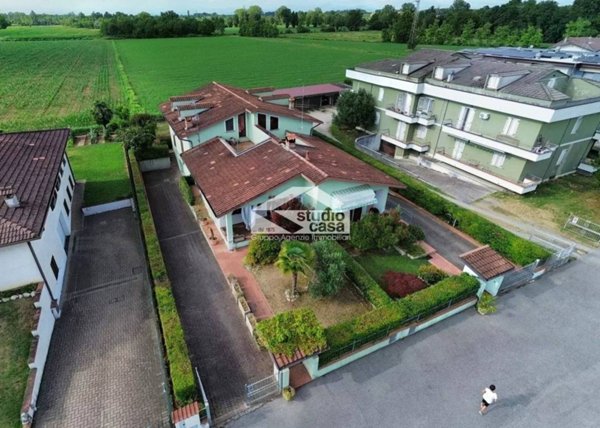 casa indipendente in vendita a Romanengo