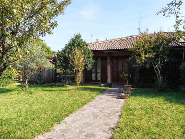 casa indipendente in vendita a Romanengo