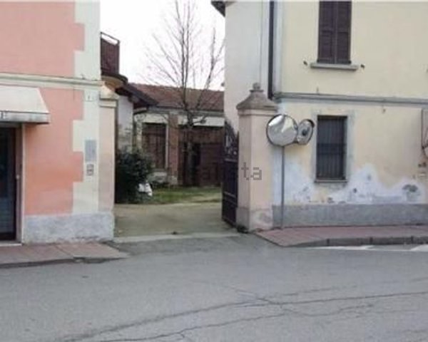 locale di sgombero in vendita a Salvirola