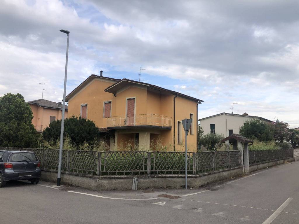 casa indipendente in vendita a Salvirola