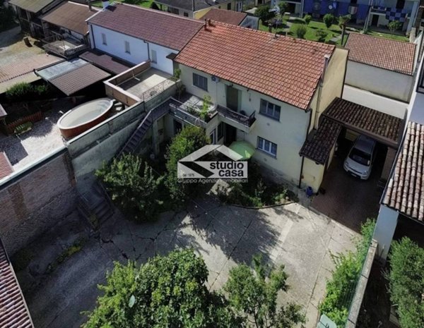 casa indipendente in vendita a Salvirola