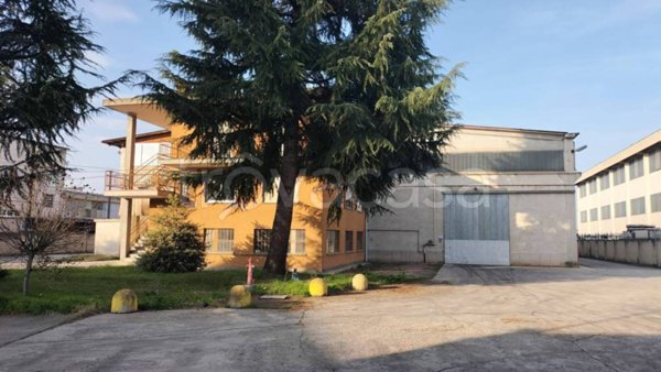 locale commerciale in vendita a Piobesi Torinese