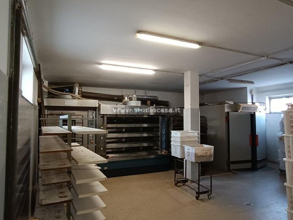 locale di sgombero in vendita a San Bassano