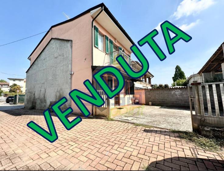 casa indipendente in vendita a San Bassano