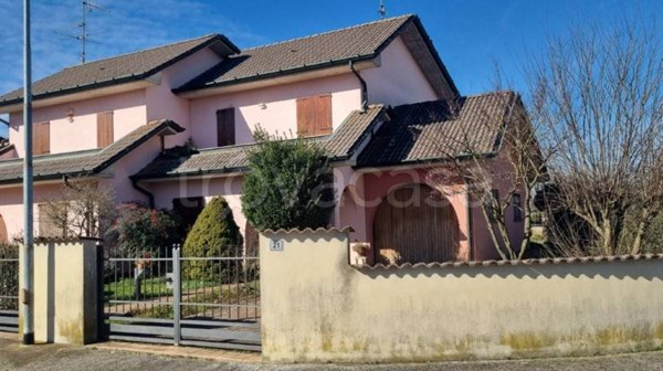 casa indipendente in vendita a San Bassano