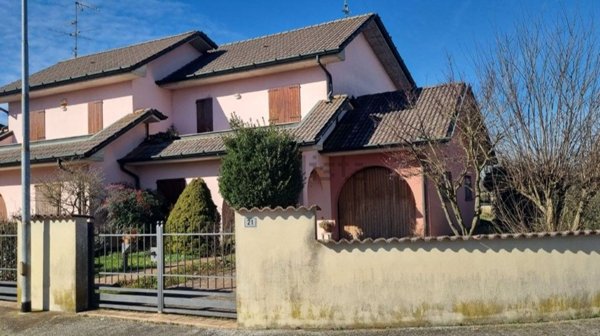 casa indipendente in vendita a San Bassano