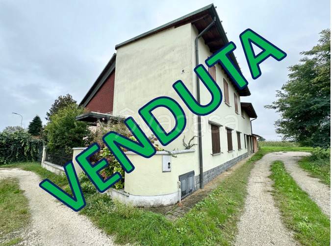 casa indipendente in vendita a San Bassano