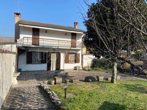 casa indipendente in vendita a San Bassano