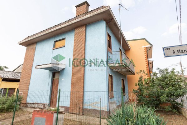 casa indipendente in vendita a San Bassano