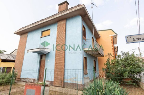 casa indipendente in vendita a San Bassano