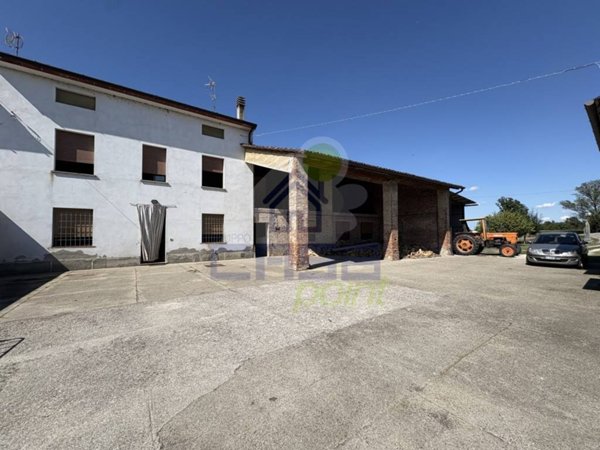 casa indipendente in vendita a San Daniele Po in zona Sommo con Porto