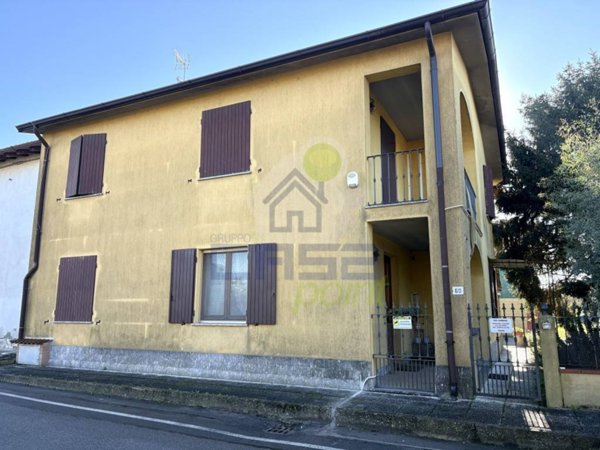 casa indipendente in vendita a San Daniele Po in zona Sommo con Porto