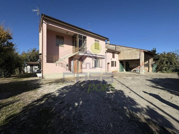 casa indipendente in vendita a San Daniele Po in zona Sommo con Porto