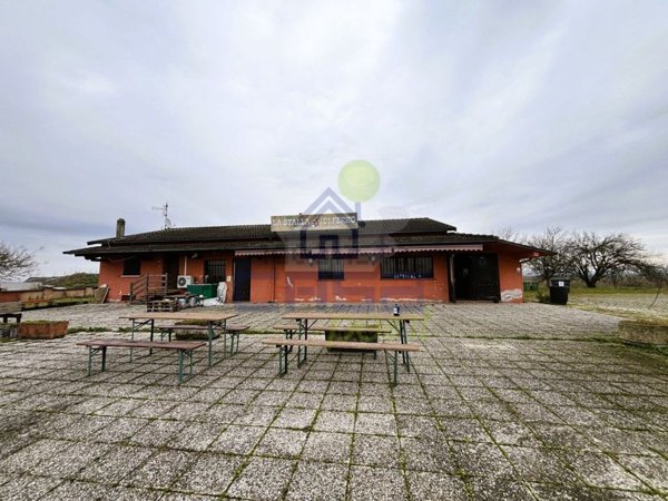 locale commerciale in vendita a Scandolara Ravara