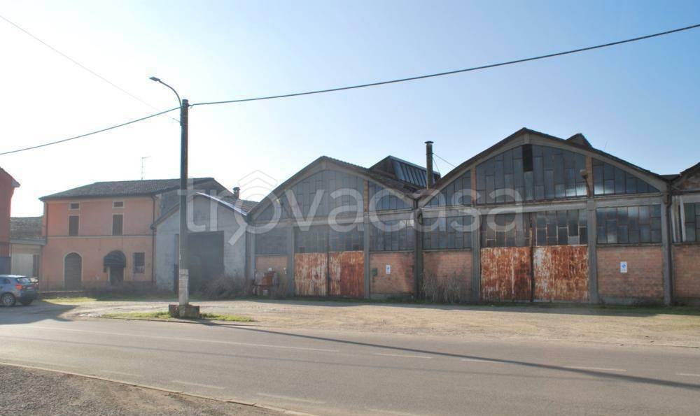 locale commerciale in vendita a Scandolara Ravara