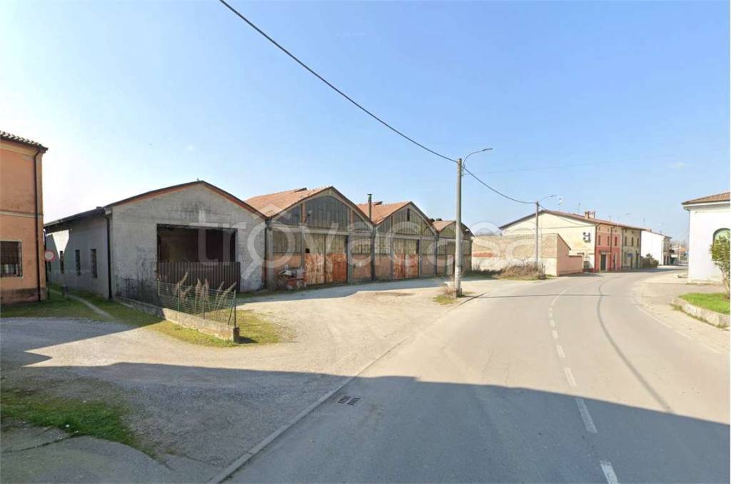 locale commerciale in vendita a Scandolara Ravara