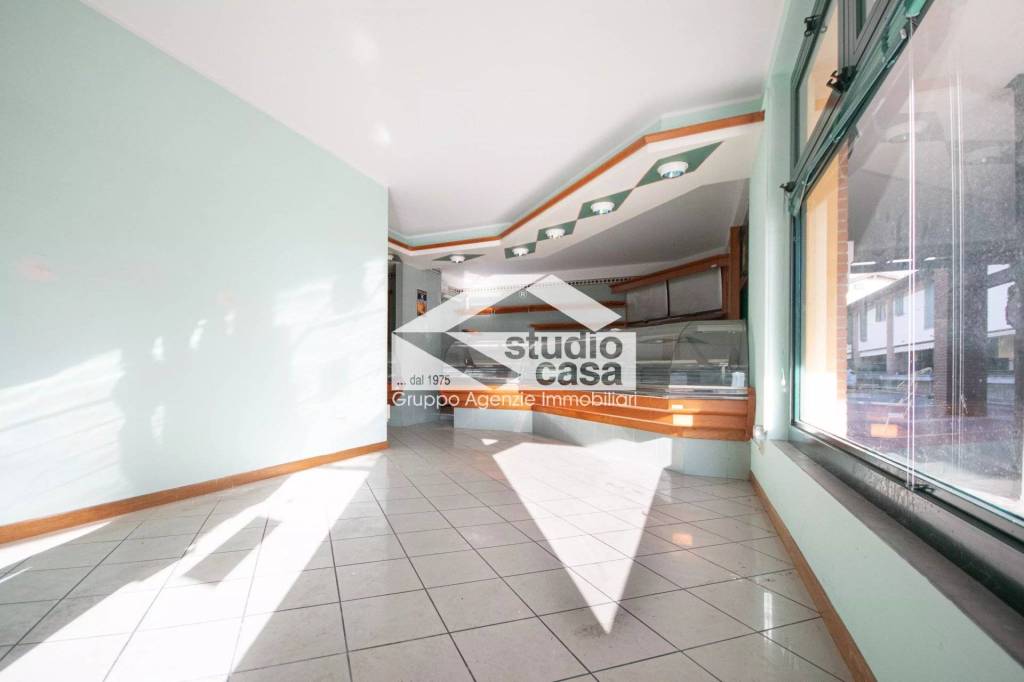 negozio in vendita a Sergnano