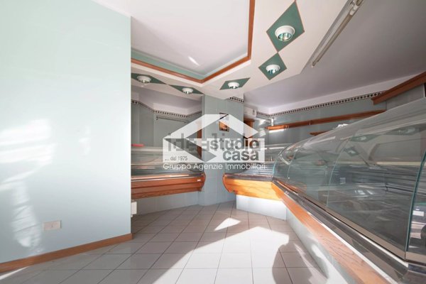 negozio in vendita a Sergnano