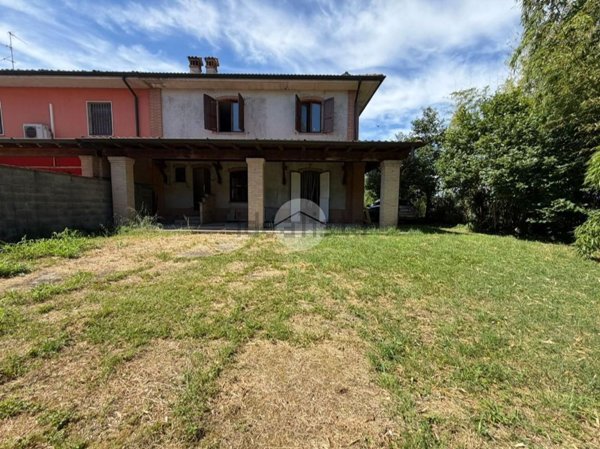 casa semindipendente in vendita a Sergnano in zona Trezzolasco