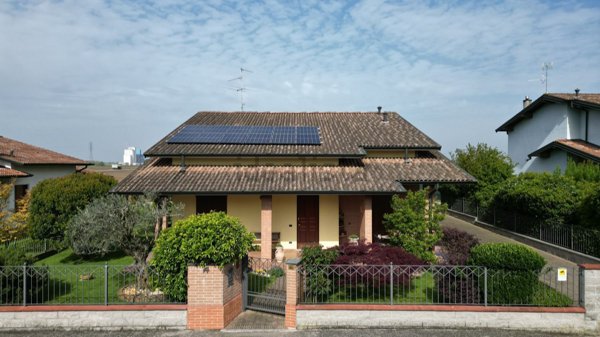 casa indipendente in vendita a Sesto ed Uniti