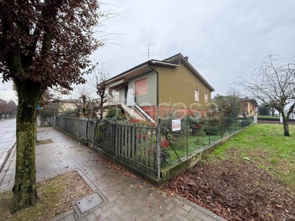 casa indipendente in vendita a Sesto ed Uniti in zona Sesto Cremonese